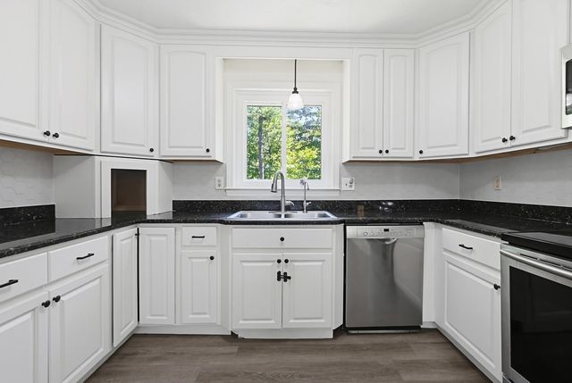 14 Terra Lane, Hudson, NH 03051