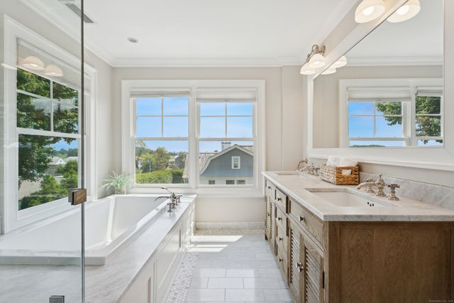 11 Edgewater Hillside, Westport, CT 06880