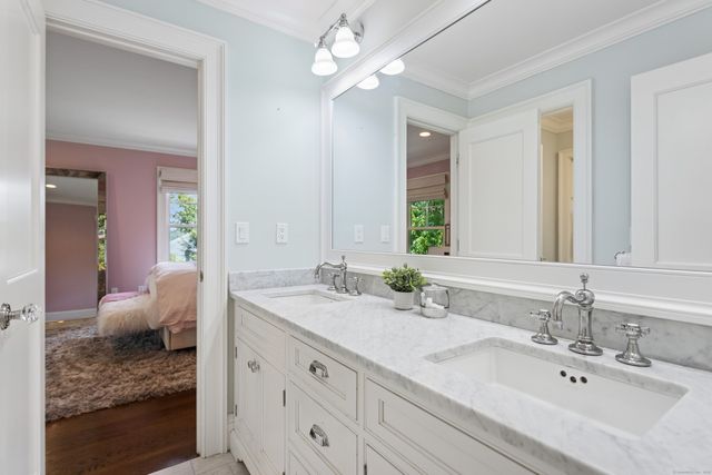 11 Edgewater Hillside, Westport, CT 06880