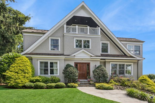 11 Edgewater Hillside, Westport, CT 06880