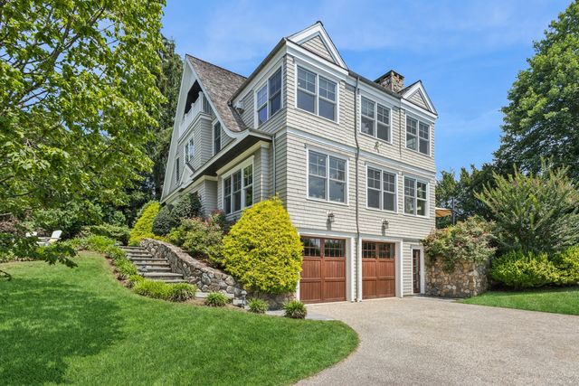 11 Edgewater Hillside, Westport, CT 06880