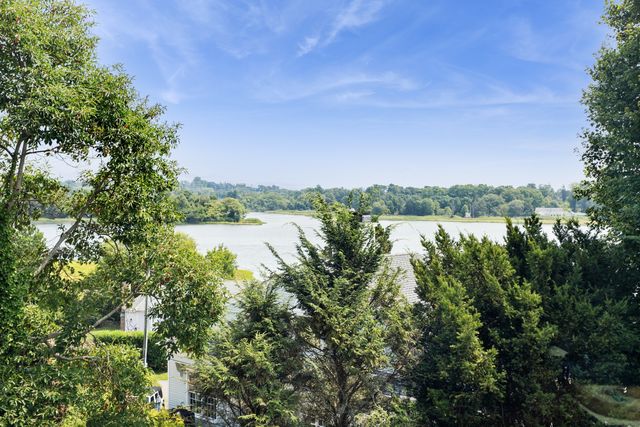 11 Edgewater Hillside, Westport, CT 06880