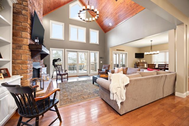 155 W Canterbury, Bronston, KY 42518