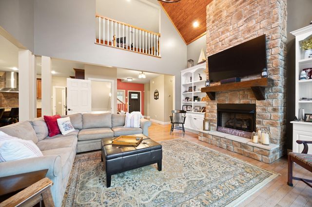 155 W Canterbury, Bronston, KY 42518