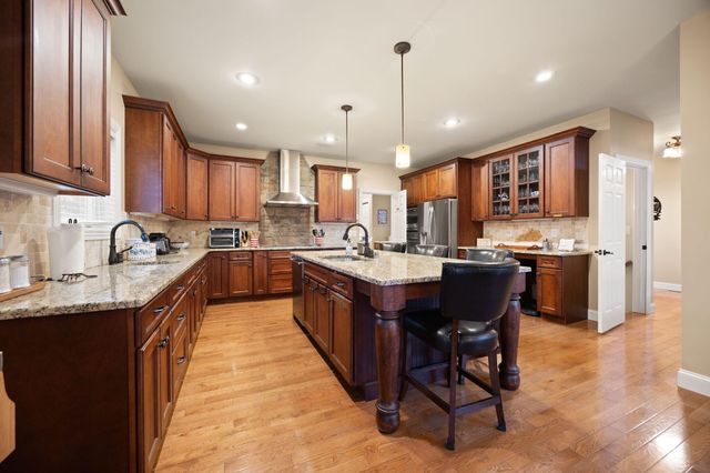 155 W Canterbury, Bronston, KY 42518