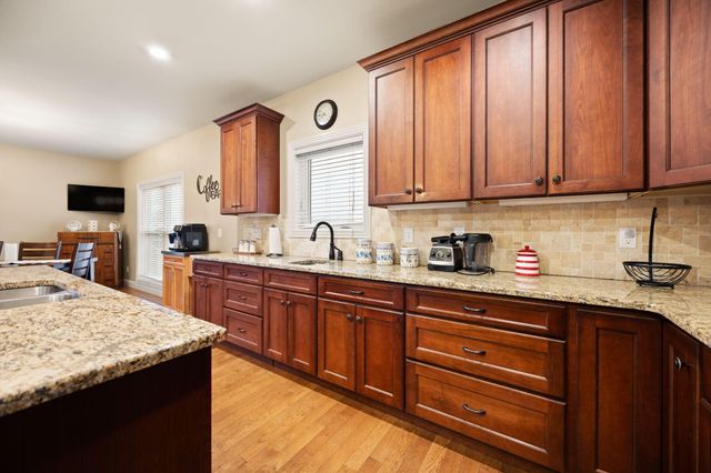 155 W Canterbury, Bronston, KY 42518