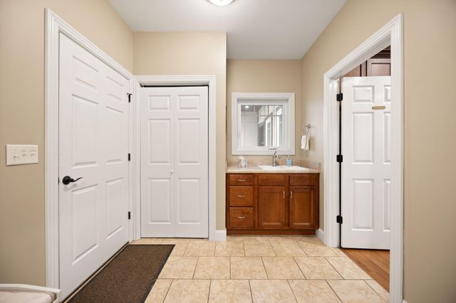 155 W Canterbury, Bronston, KY 42518