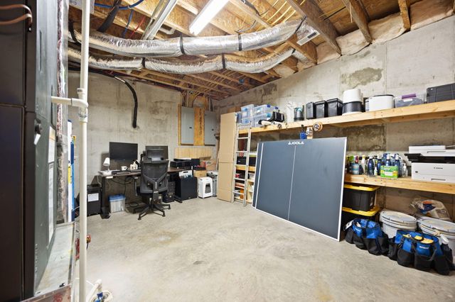 155 W Canterbury, Bronston, KY 42518