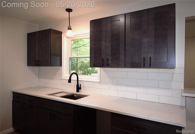 58085 DULWICH, Washington Township, MI 48094