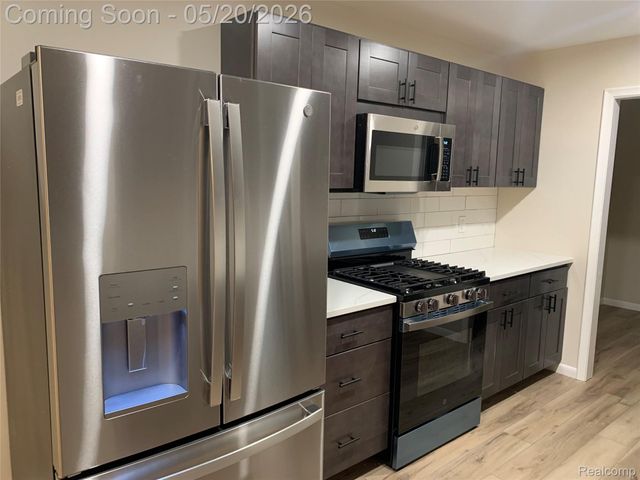 58085 DULWICH, Washington Township, MI 48094