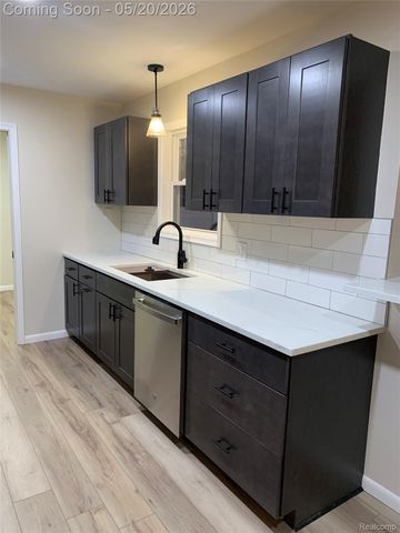 58085 DULWICH, Washington Township, MI 48094