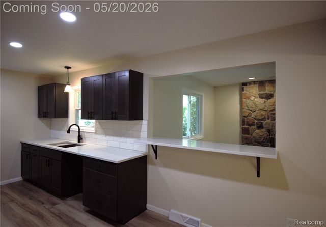 58085 DULWICH, Washington Township, MI 48094