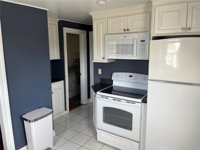 249 Tuckerman Avenue 5, Middletown, RI 02842