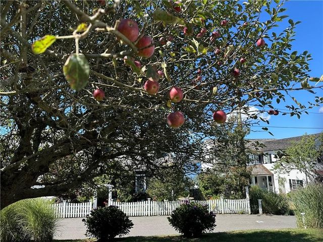 249 Tuckerman Avenue 5, Middletown, RI 02842