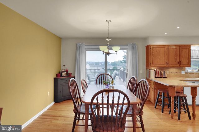 313 ACORN CIR, Lebanon, PA 17042