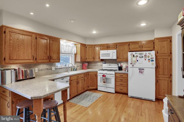 313 ACORN CIR, Lebanon, PA 17042