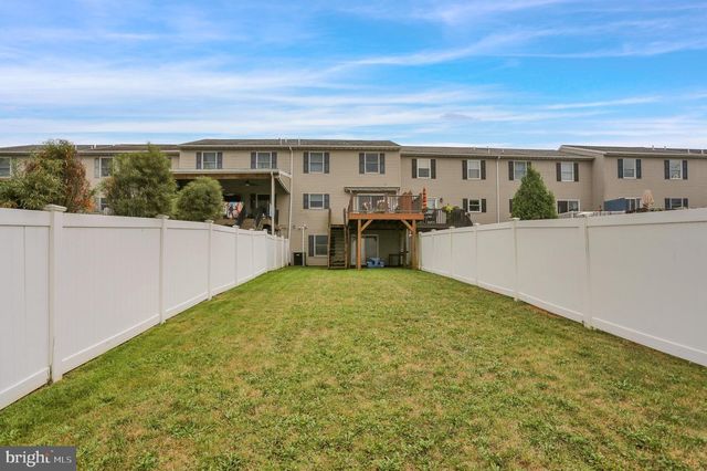 313 ACORN CIR, Lebanon, PA 17042
