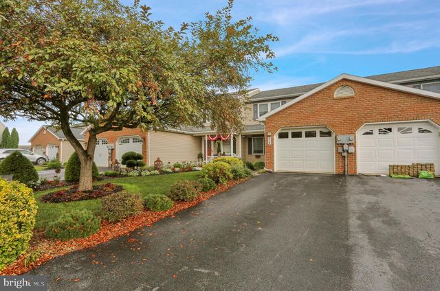 313 ACORN CIR, Lebanon, PA 17042