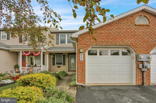313 ACORN CIR, Lebanon, PA 17042