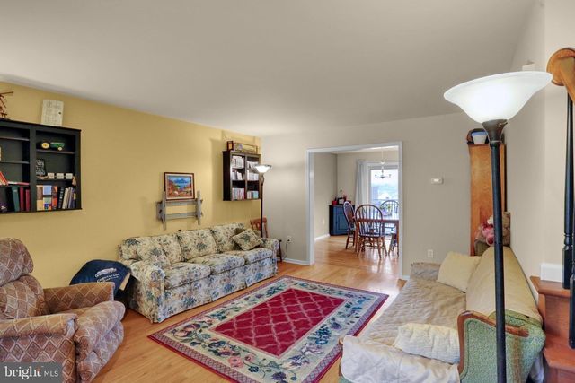 313 ACORN CIR, Lebanon, PA 17042