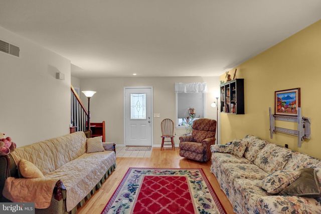 313 ACORN CIR, Lebanon, PA 17042
