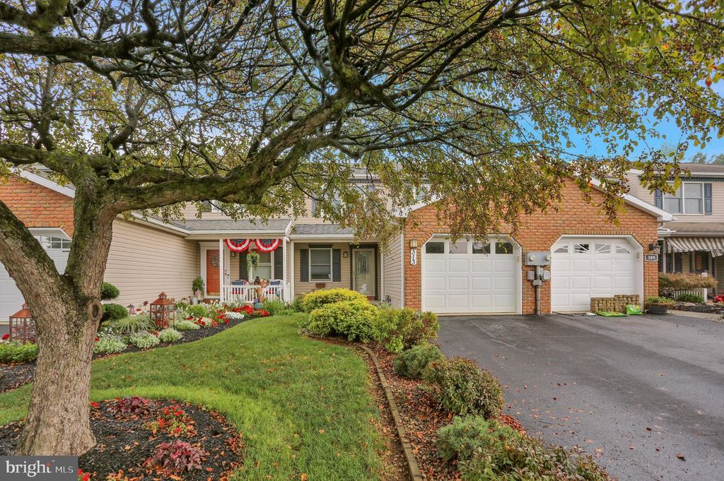 313 ACORN CIR, Lebanon, PA 17042