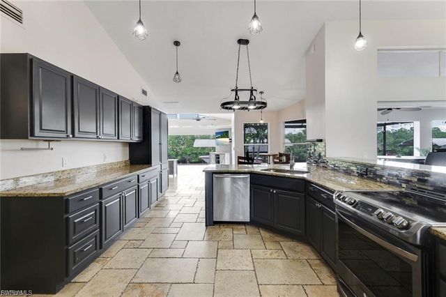 2013 Everest PKWY, Cape Coral, FL 33904
