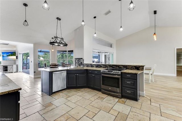 2013 Everest PKWY, Cape Coral, FL 33904
