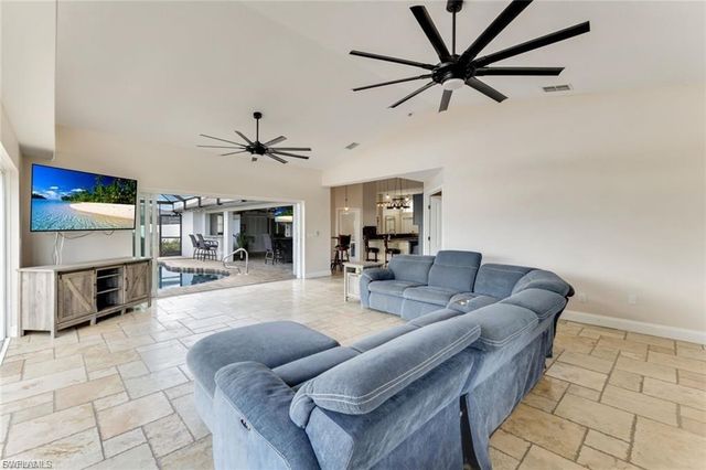 2013 Everest PKWY, Cape Coral, FL 33904