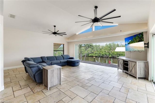 2013 Everest PKWY, Cape Coral, FL 33904