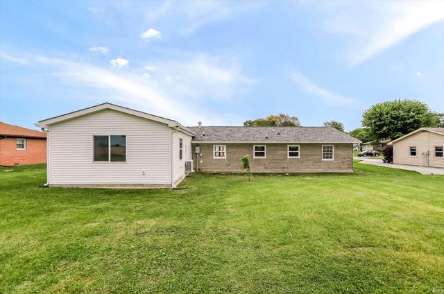2207 S Fairview Drive, Shelbyville, IN 46176