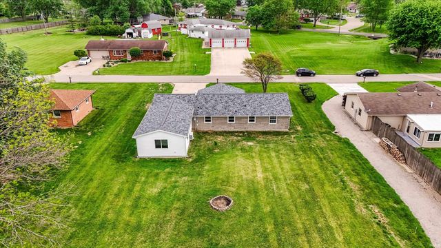 2207 S Fairview Drive, Shelbyville, IN 46176