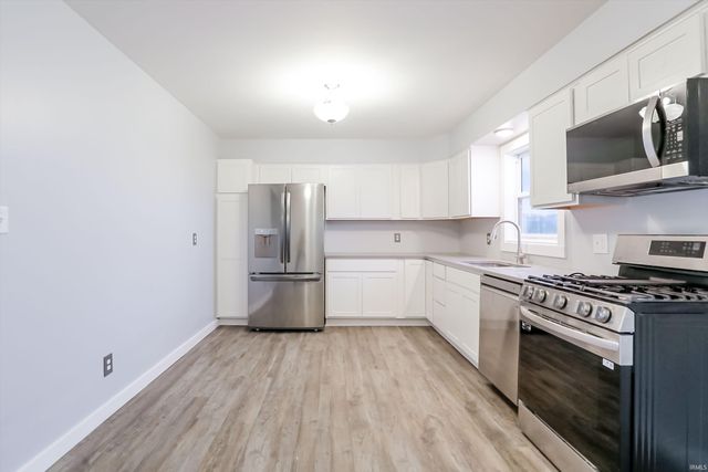 2207 S Fairview Drive, Shelbyville, IN 46176
