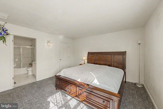 606 LONDON COURT II, Egg Harbor Twp, NJ 08234