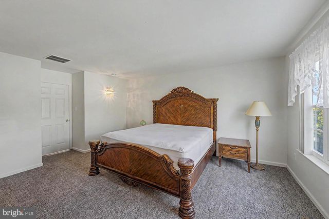 606 LONDON COURT II, Egg Harbor Twp, NJ 08234