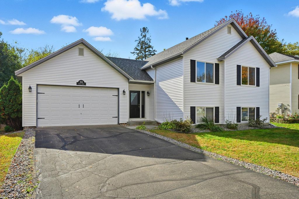 816 Spruce Street, Farmington, MN 55024