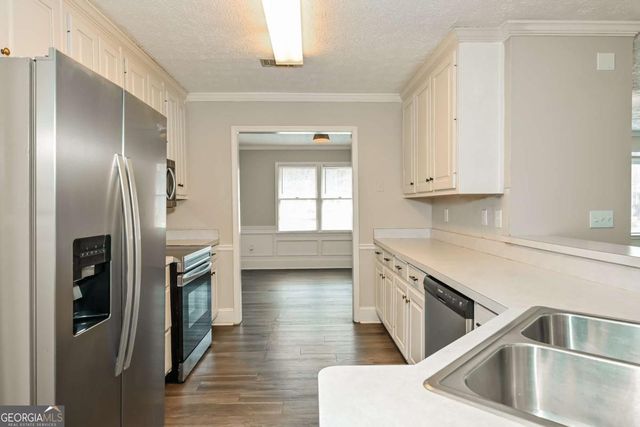 902 Hickory Nut Lane, Lawrenceville, GA 30043