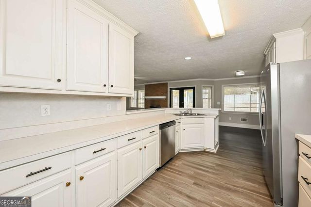 902 Hickory Nut Lane, Lawrenceville, GA 30043