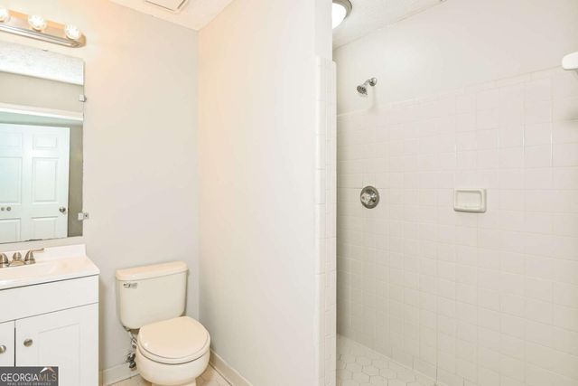 902 Hickory Nut Lane, Lawrenceville, GA 30043