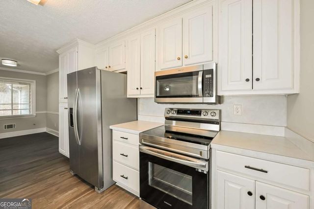 902 Hickory Nut Lane, Lawrenceville, GA 30043