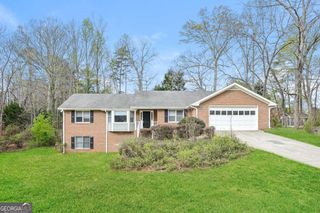 902 Hickory Nut Lane, Lawrenceville, GA 30043