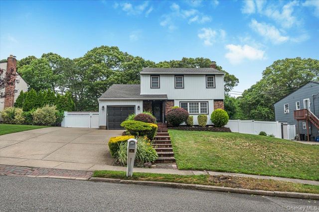 35 Washington Heights Street, Selden, NY 11784