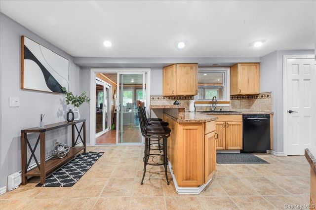 35 Washington Heights Street, Selden, NY 11784