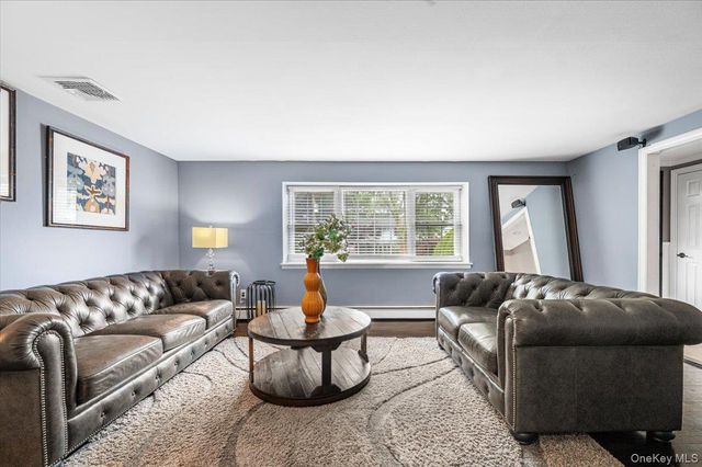 35 Washington Heights Street, Selden, NY 11784