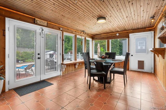 35 Washington Heights Street, Selden, NY 11784