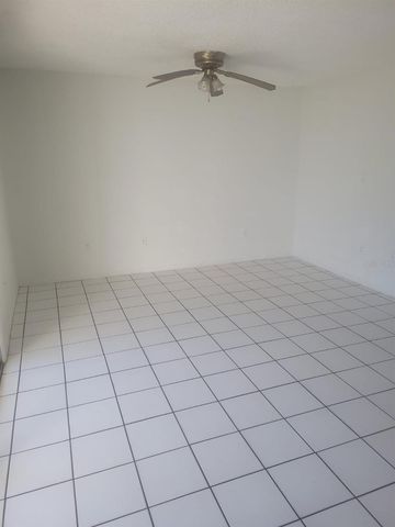 804 SKY LAKE CIRCLE B, Orlando, FL 32809