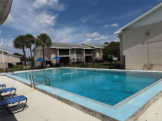 804 SKY LAKE CIRCLE B, Orlando, FL 32809