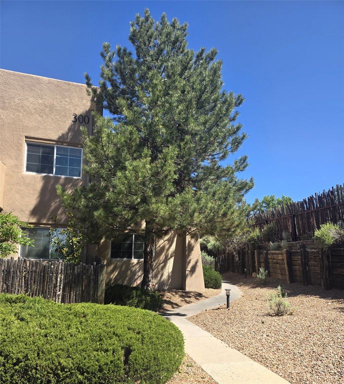 2210 Miguel Chavez 312, Santa Fe, NM 87505