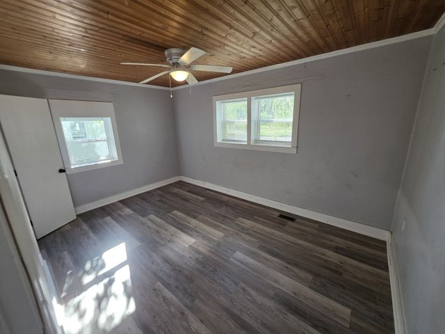 8988 Lyles Rd, Lyles, TN 37098
