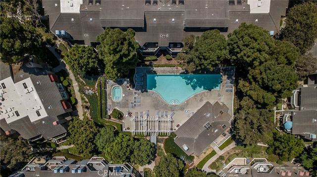 7402 Yellowtail Drive 201, Huntington Beach, CA 92648